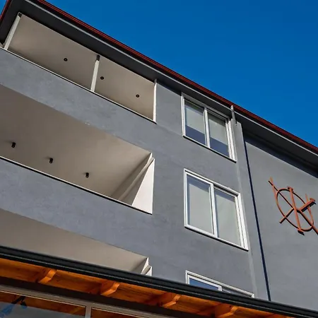 Kronos Hotel *